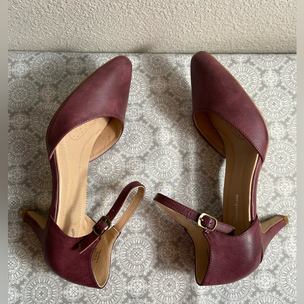 Journee Collection~Chic~Bette~Faux Leather~Almond Toe~Pump~Buckle Closure~Size 9 - Picture 8 of 14